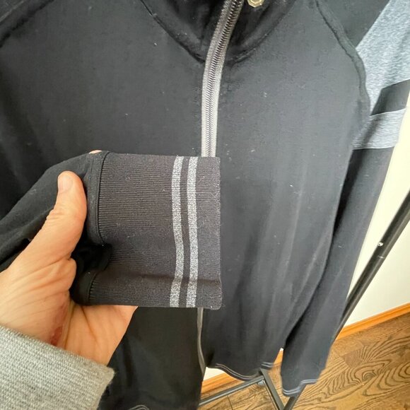 Lululemon Men's Full Zip Track Jacket, Black and Gray, Size Medium - Picture 6 of 8